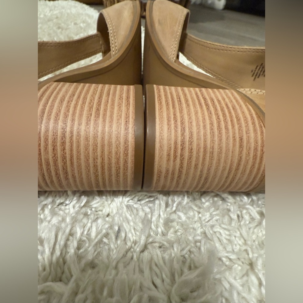 Lucky Brand Tan Women's Heels - Picture 11 of 13